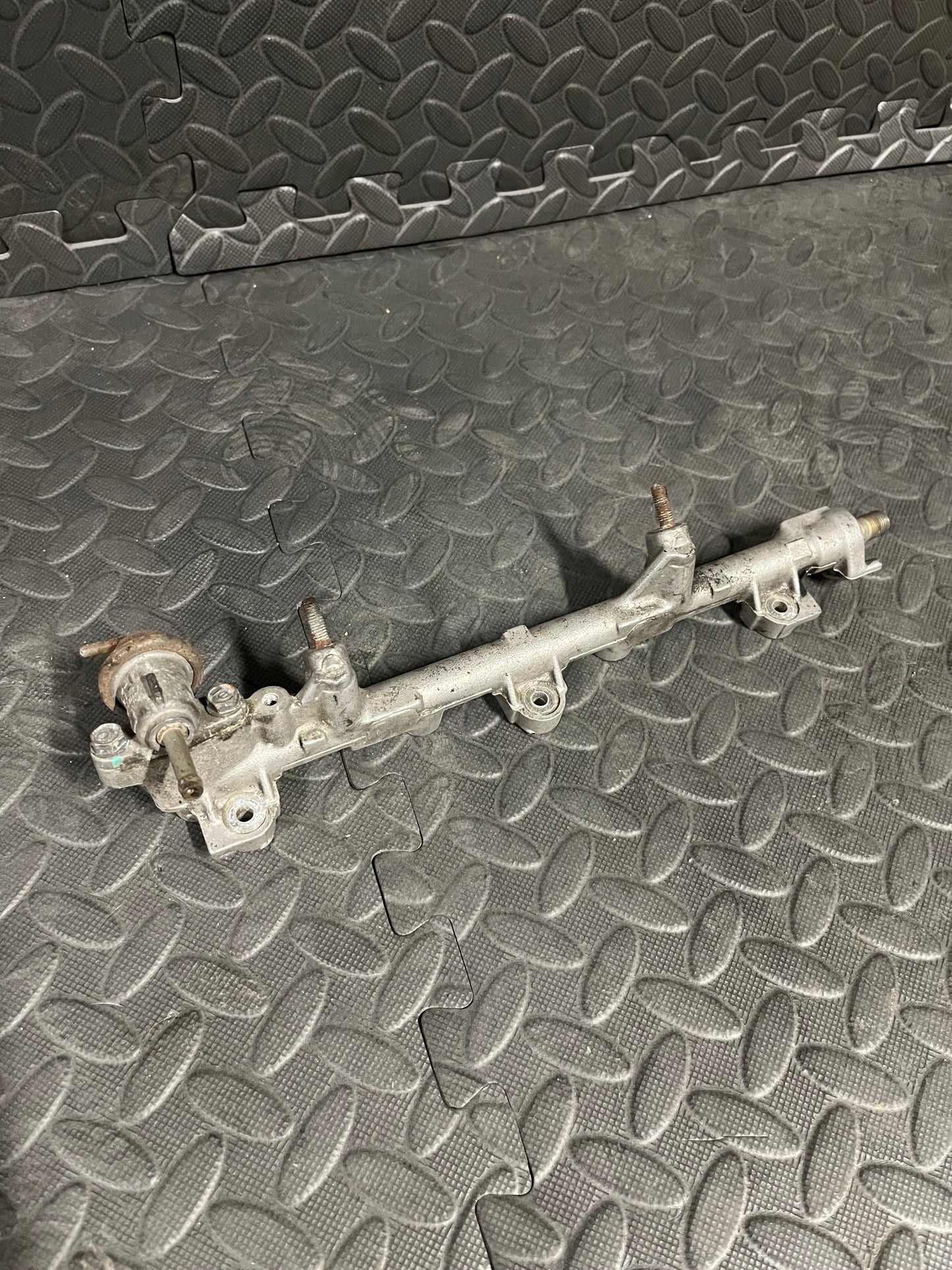 B16b fuel rail